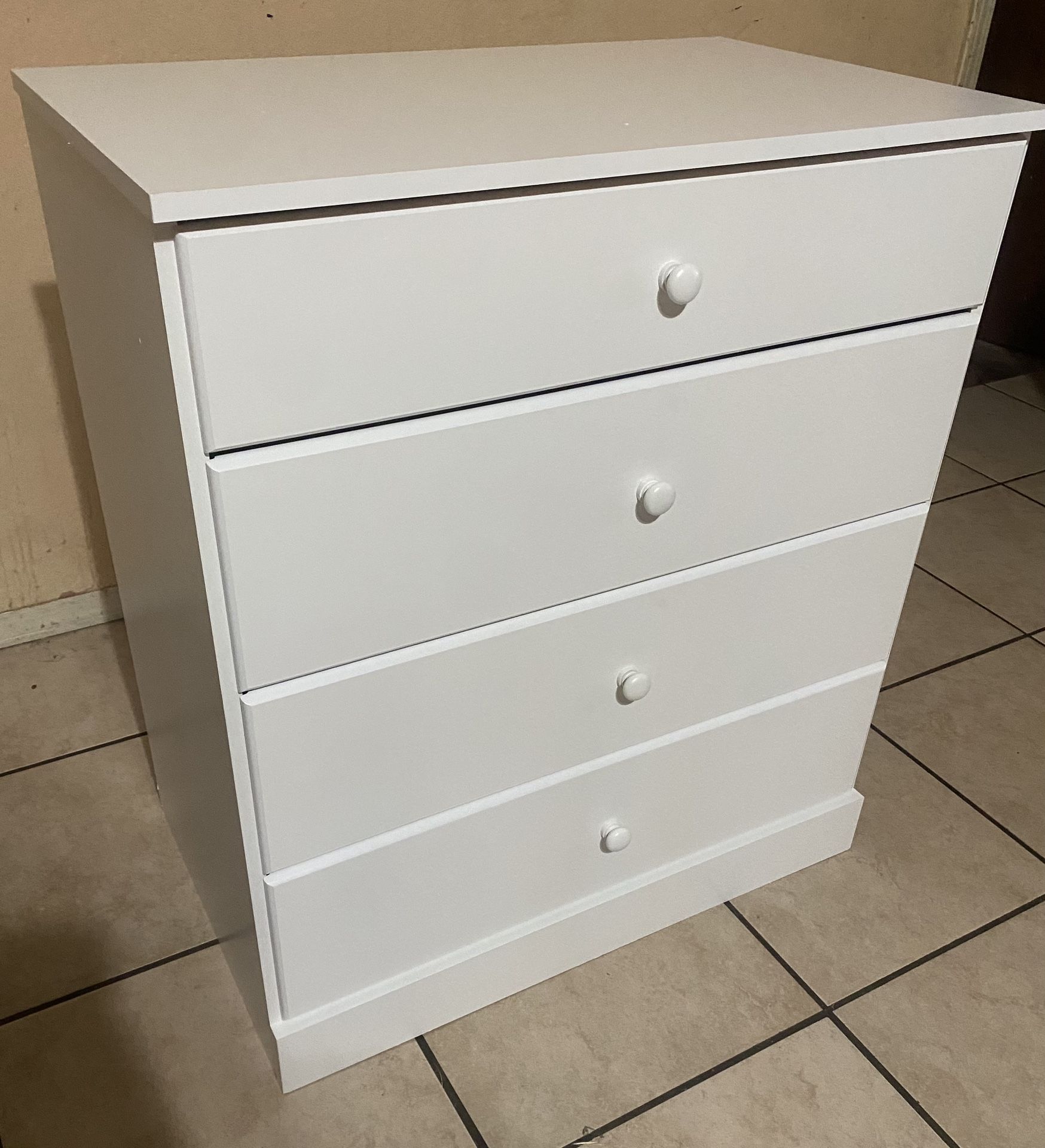White 4 Drawer Dresser