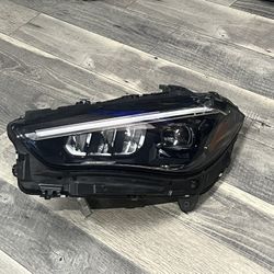 2024-2025 W236 CLE450 MERCEDES BENZ LEFT DRIVER SIDE HEADLIGHT FULL LED OEM IN GREAT CONDITION 