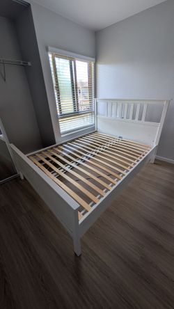 Queen size bed frame white