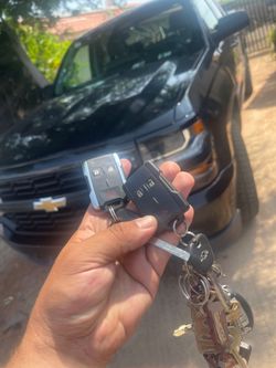 Car Keys N Remotes/ Llaves Con Control