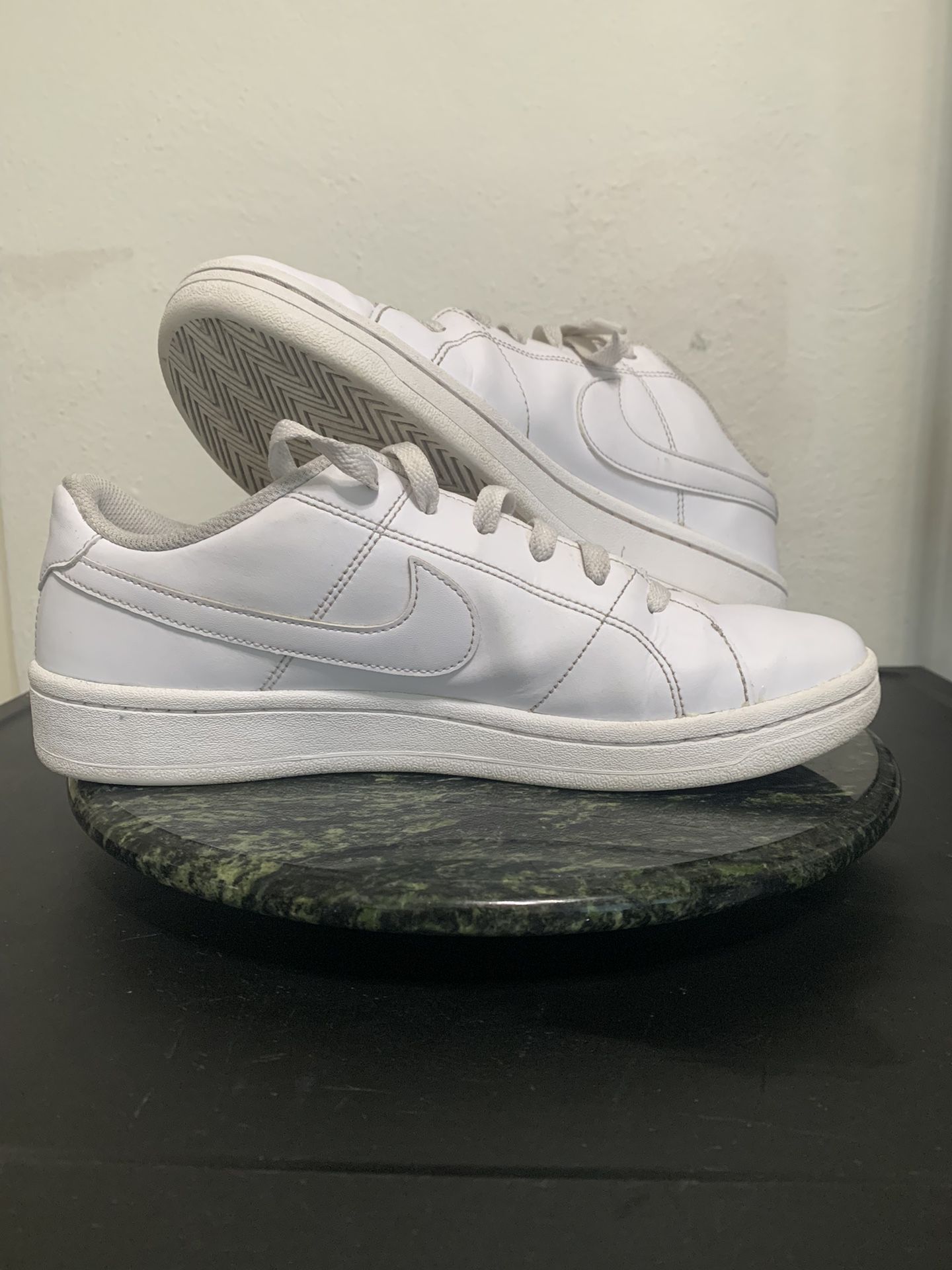 NIKE COURT LOW WOMENS SIZE 10 SHOES 