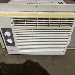 GE Window Air Conditioner 5050 BTU – Working