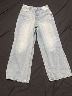 Light wash baggy jeans