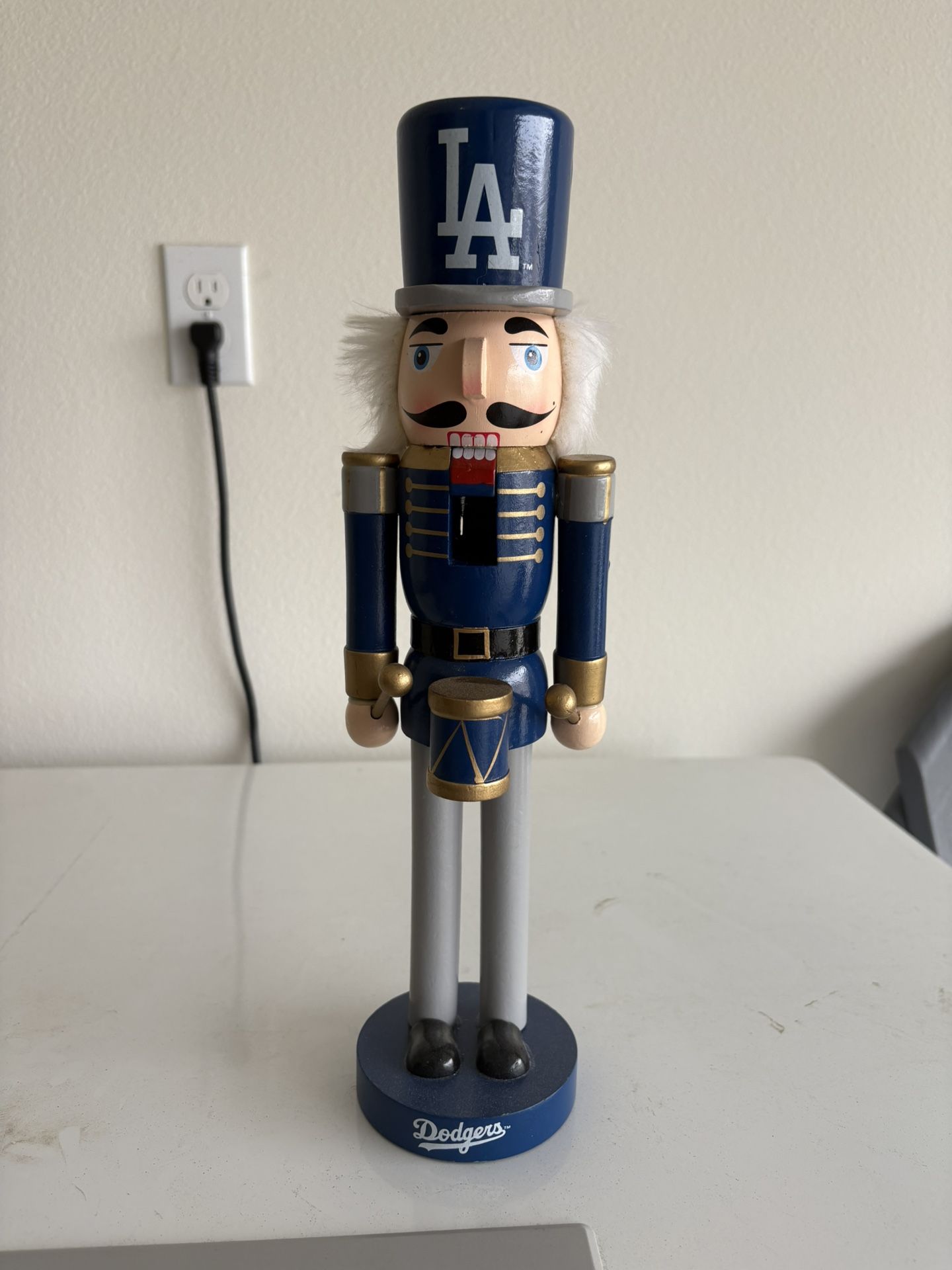 Dodger Nut Cracker