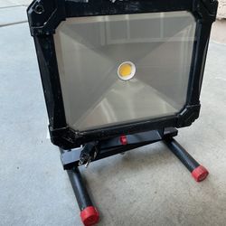 HUSKY 5000 LM PORTABLE LED WORK LIGHT 