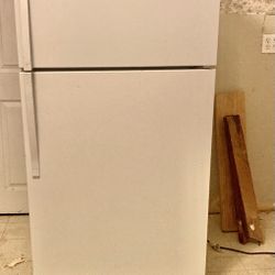 Whirlpool 20 cu. ft. Top Freezer Refrigerator in White