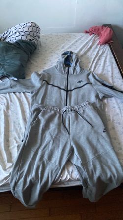 Men Nike tech size large