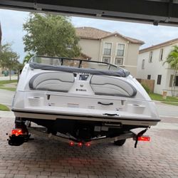 Yamaha SX 190. Year:2022. Length: 19.5 Feet. Hours:25.Capacity:8. Hp:190