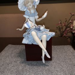 Authentic Lladro Porcelain Figurine (Cathy And Her Doll)