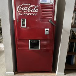 Vintage 1960’s Coca Cola Machine