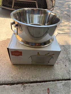 Metal beverage tub