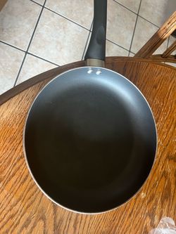 Nonstick Frying Pan with Black Handle