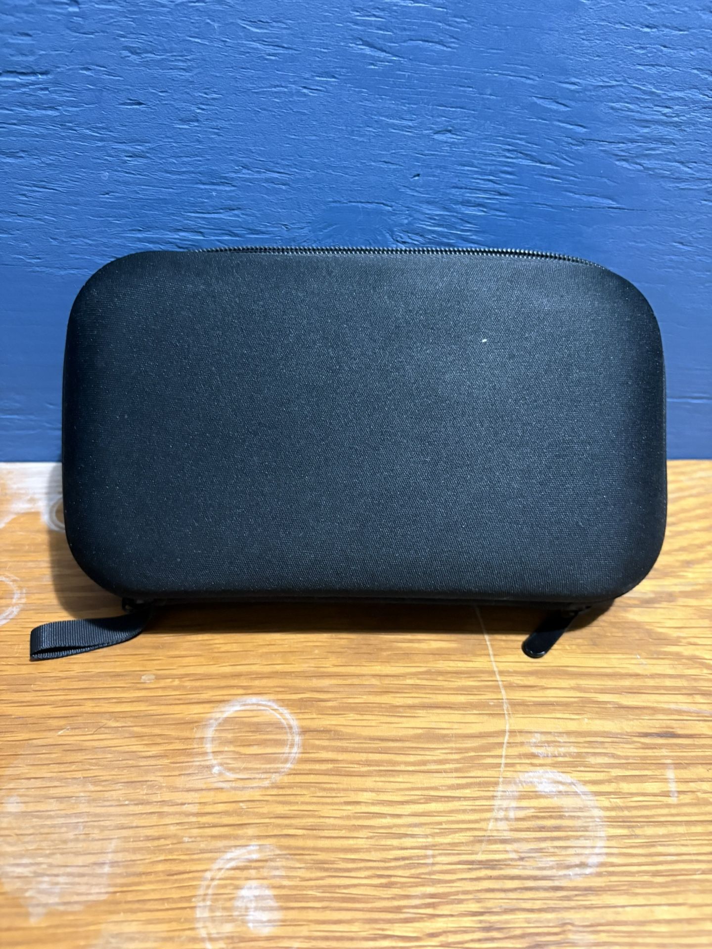 Small hard-shell carrying case