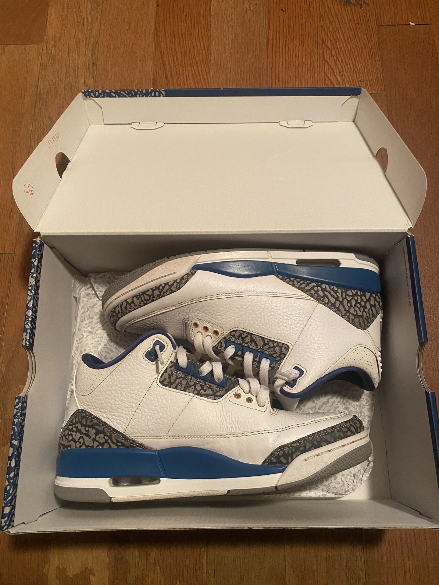 Air Jordan Threes Size 8, In Men