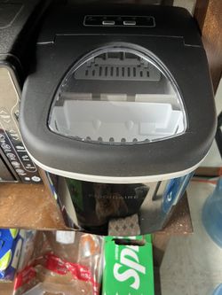 Frigidaire Ice machine 