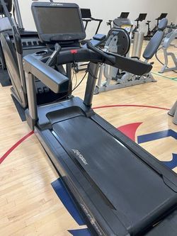 Life Fitness SE3HD Integrity D Treadmill PRICE DROP!