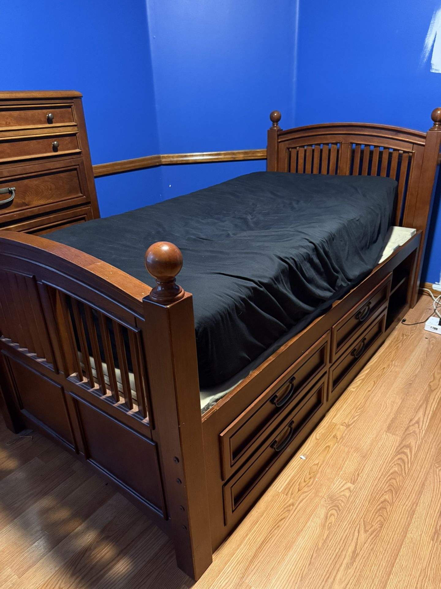 Bedroom Set In Very Good Condition