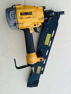 DEWALT Pneumatic 21-Degree Collated Corded Framing Nailer