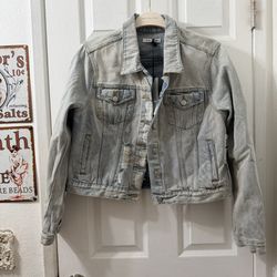 VIGOSS Light Wash Distressed Denim Jacket L