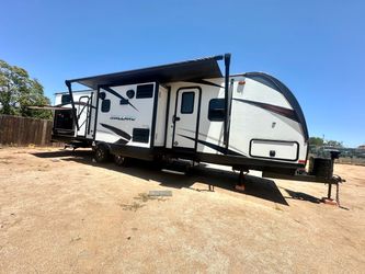 2019 travel trailer 34FT LIKE NEW