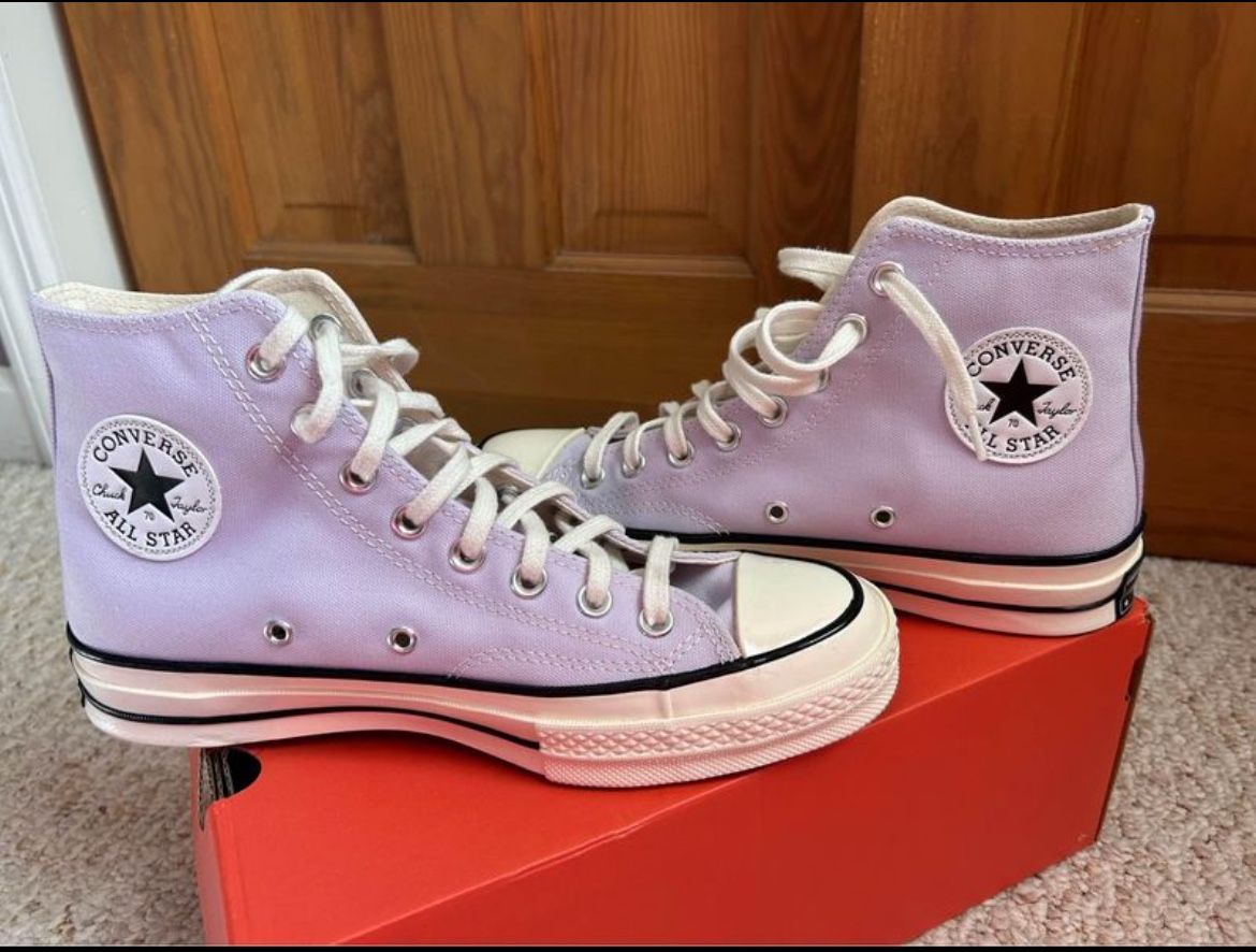 Women’s Lavender “vapor violet” Converse Hi Tops Size 9
