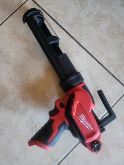 Milwaukee
M12 12V Lithium-Ion Cordless 10 oz. Adhesive and Caulk Gun (Tool-Only)