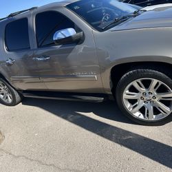2007 Chevrolet Suburban 1500 LTZ Sport Utility 4D