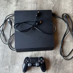 PlayStation 4 + 3 Games
