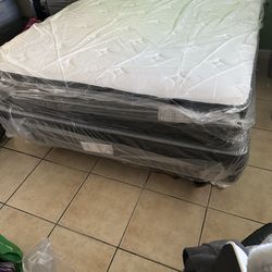 BAMBOO  queen mattress with box spring