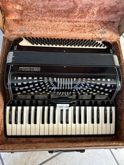 Enrico Roselli vintage accordion With Case