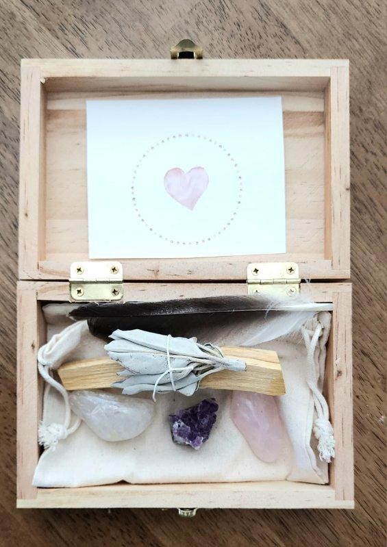 Love & Light Healing Crystal Kit