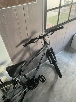 24 inch huffy bike bought a year ago good condition Schwinn upgraded seat bicycle complete bike