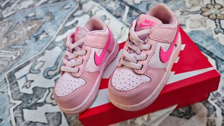 🩷 Pink Nike 6C