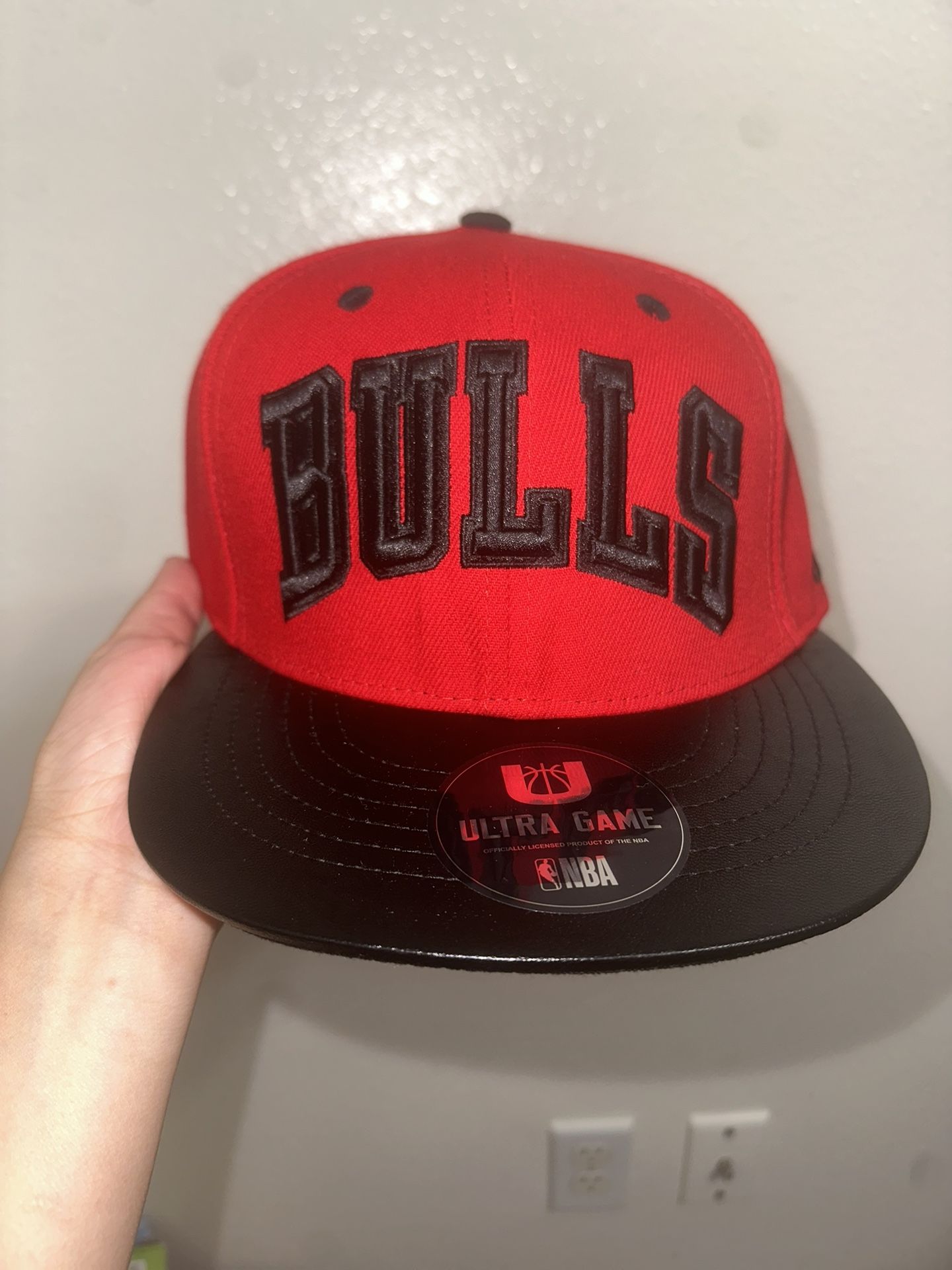 RED & BLACK LEATHER BRIM BULLS SNAPBACK
