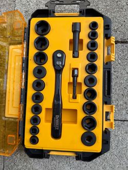 3/8 “ DEWALT Socket and Ratchet Set with Case