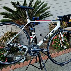 Trek Madone 4.7 Full Carbon Roadbike Size 56cm Large Shimano 105 20 Speeds Carbon Aerodinámic Bar Like New