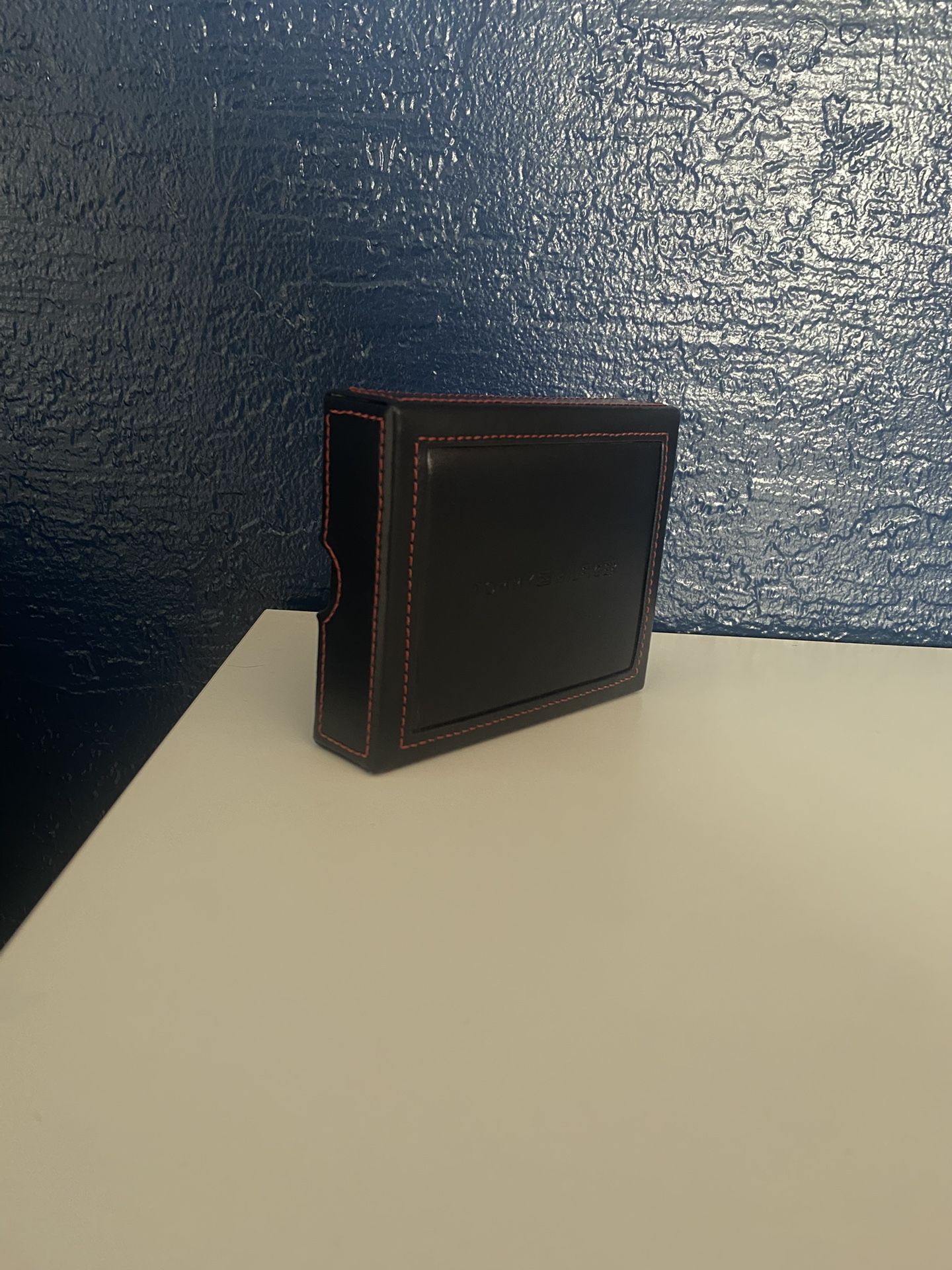 Tommy Hilfiger leather wallet NWT