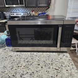 Large 2.2 Cubic Ft. Stainless Steel Microwave