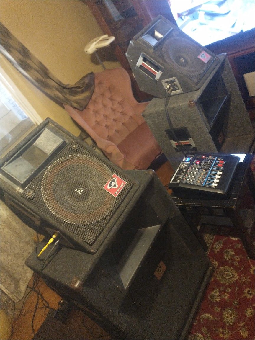 Dj System Setup 2-12"Cerwin Vega ,2-15" And Blue Toothe.700watss Power .Mixer Sounds Great You Can Try Before You Buy