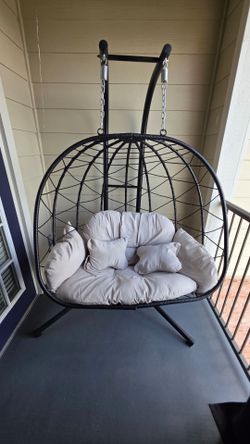 Swinging chair - up to 700 lbs
