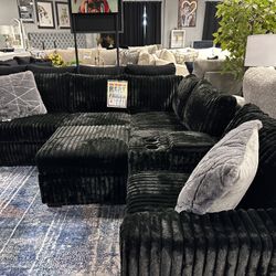 Gorgeous Sectional W/ottoman! $899 🖤☎️✨