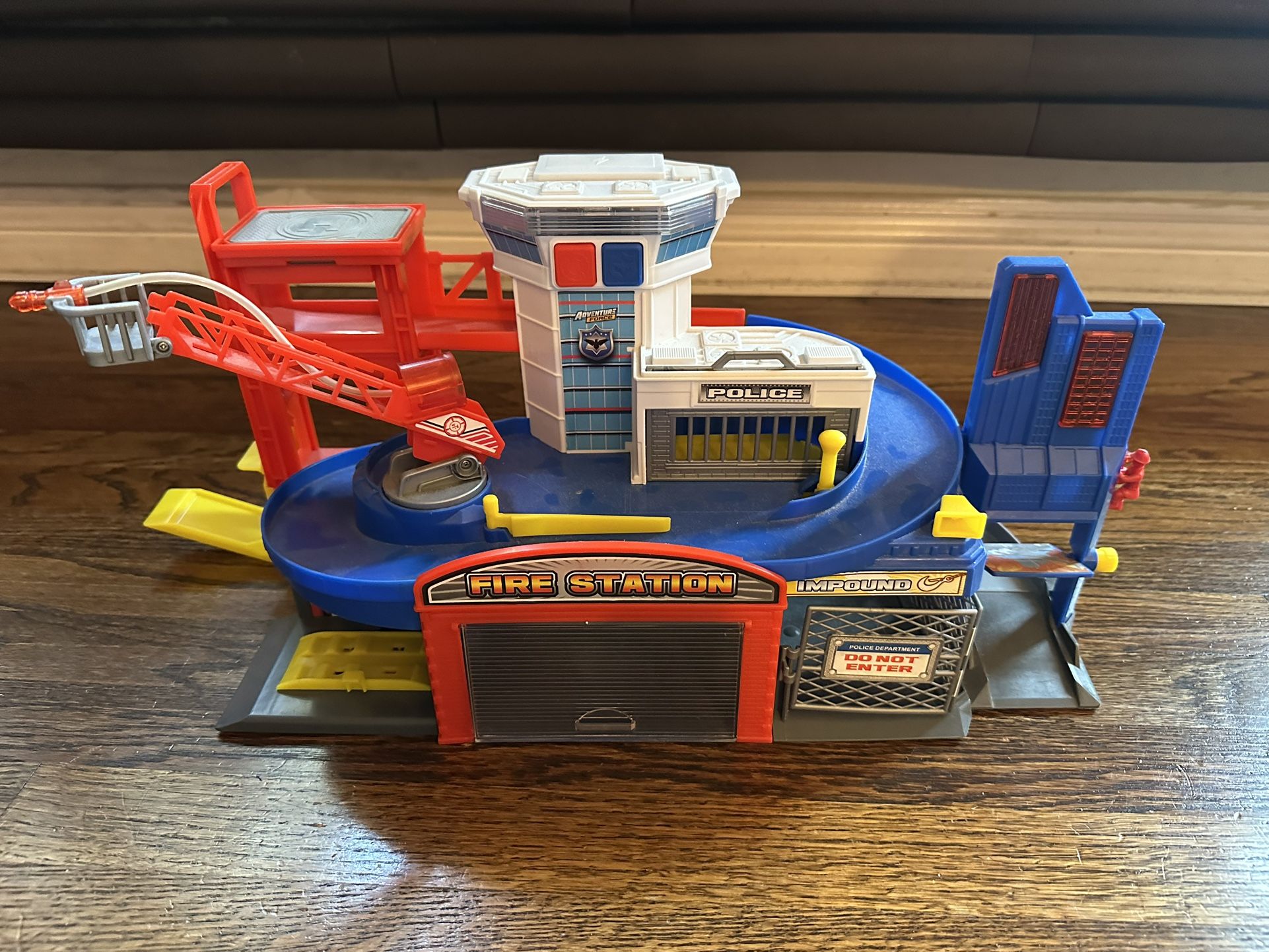 Police & Fire Stations car set