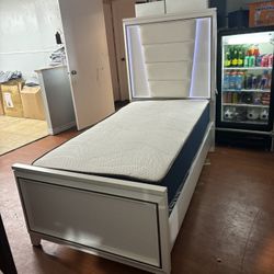 New Twin Bed Wht Matres For $299