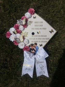 Custom grad cap toppers