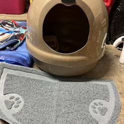 Cat Litter Box With Extra Stuff