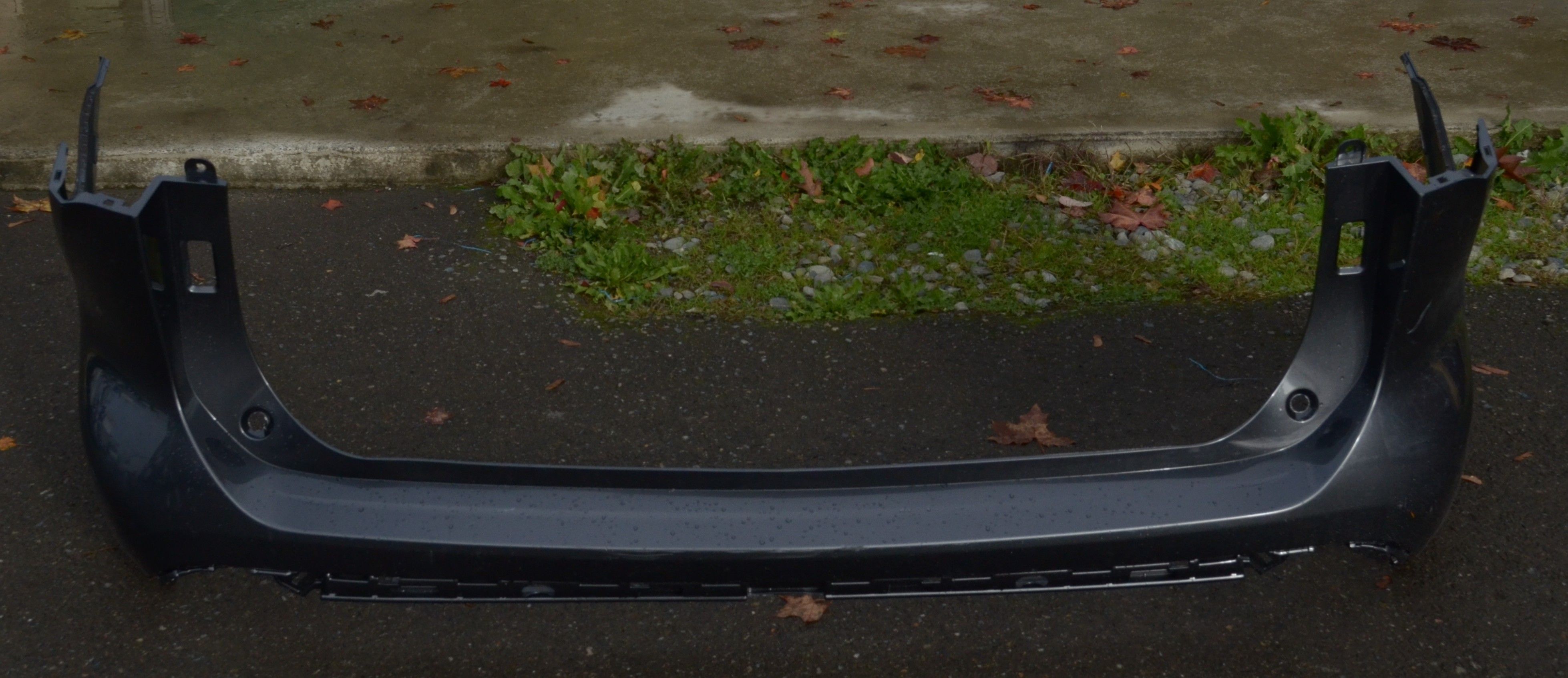 USED AFTERMARKET REF#U0397 || 2020-2025 TOYOTA HIGHLANDER || REAR BUMPER COVER ONLY