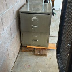 Fireproof file cabinet