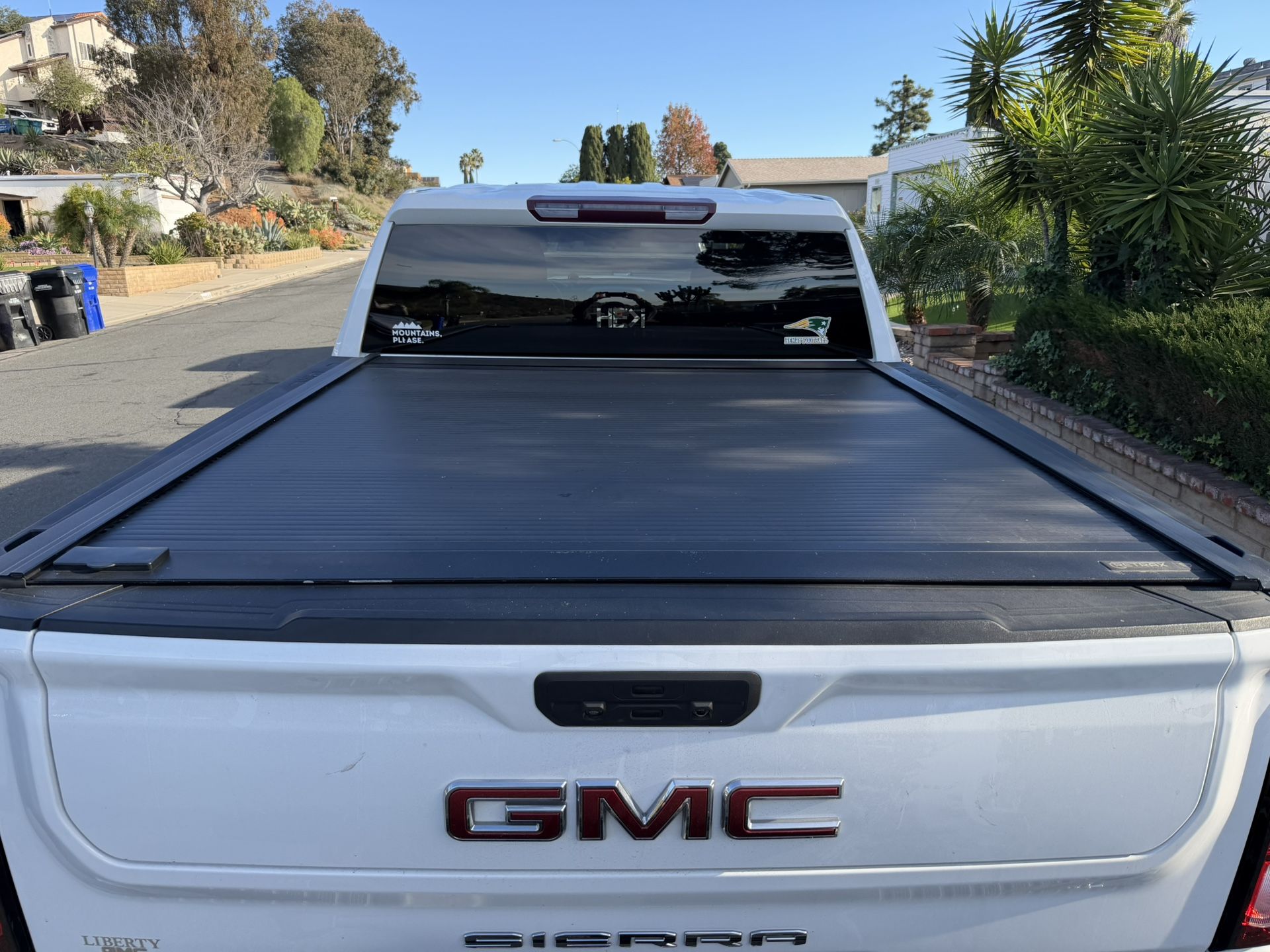 Retrax Rectractable Tonneau Cover Sierra/Silverado 2021+ 5.8ft Bed