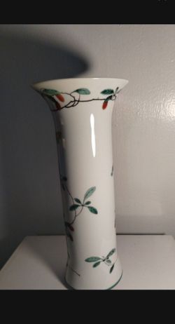VINTAGE MOTTAHEDEH- VISTA ALEGRE - FAMILLE VERTE PORCELAIN VASE 11"×4.7"