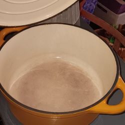 Enamel Over Iron 3 Qt Pot With Lid